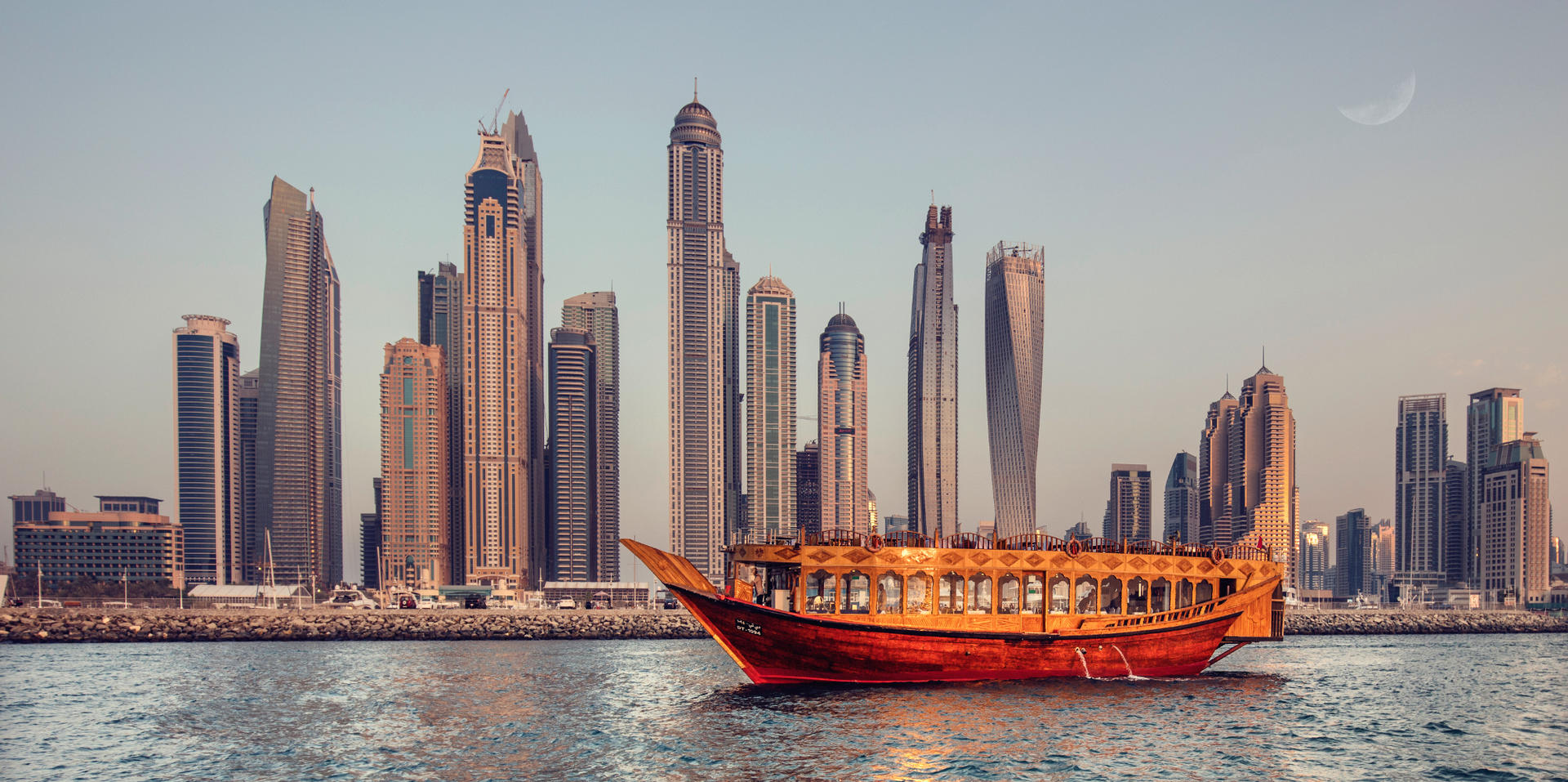 Dhow Cruise по Дубай Марине